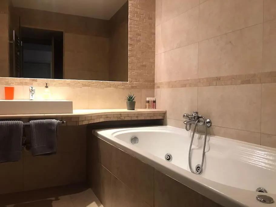 5 Min From Papageorgiou Free Indoor Parking Apartment Salonic