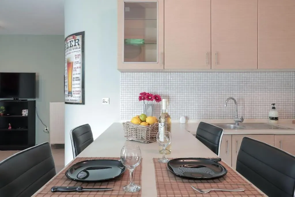 5 Min From Papageorgiou Free Indoor Parking Apartment Salonic